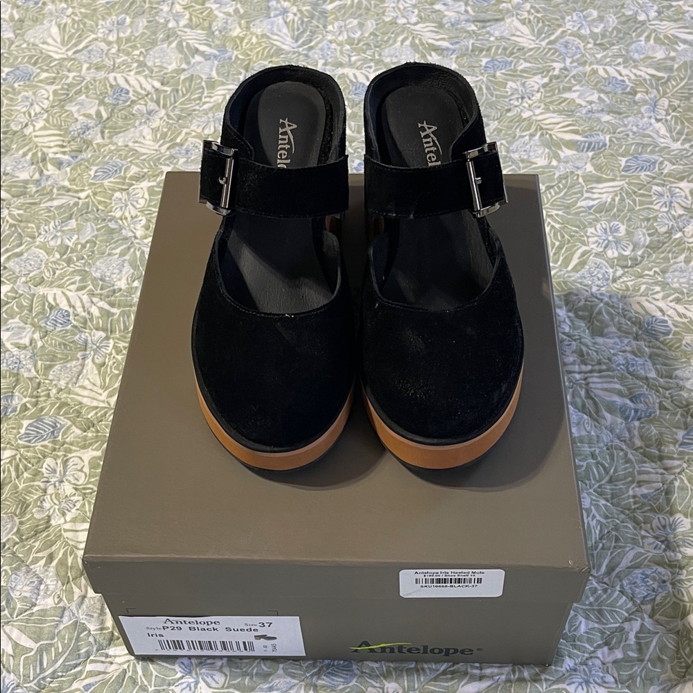 Antelope Women's Black and Brown Mules